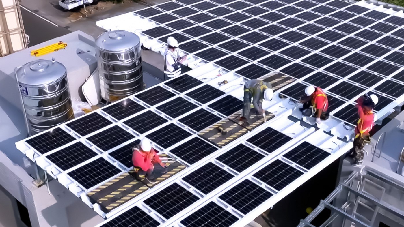 友達打造光電建築一體化整合建材，開發SunSteel光電整合型浪板，實現快速安裝、避免二次施工，讓屋頂光電躍升未來建物新標配。